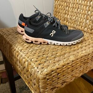 On cloudflow running size 7.5 color is rock rose. Good condition